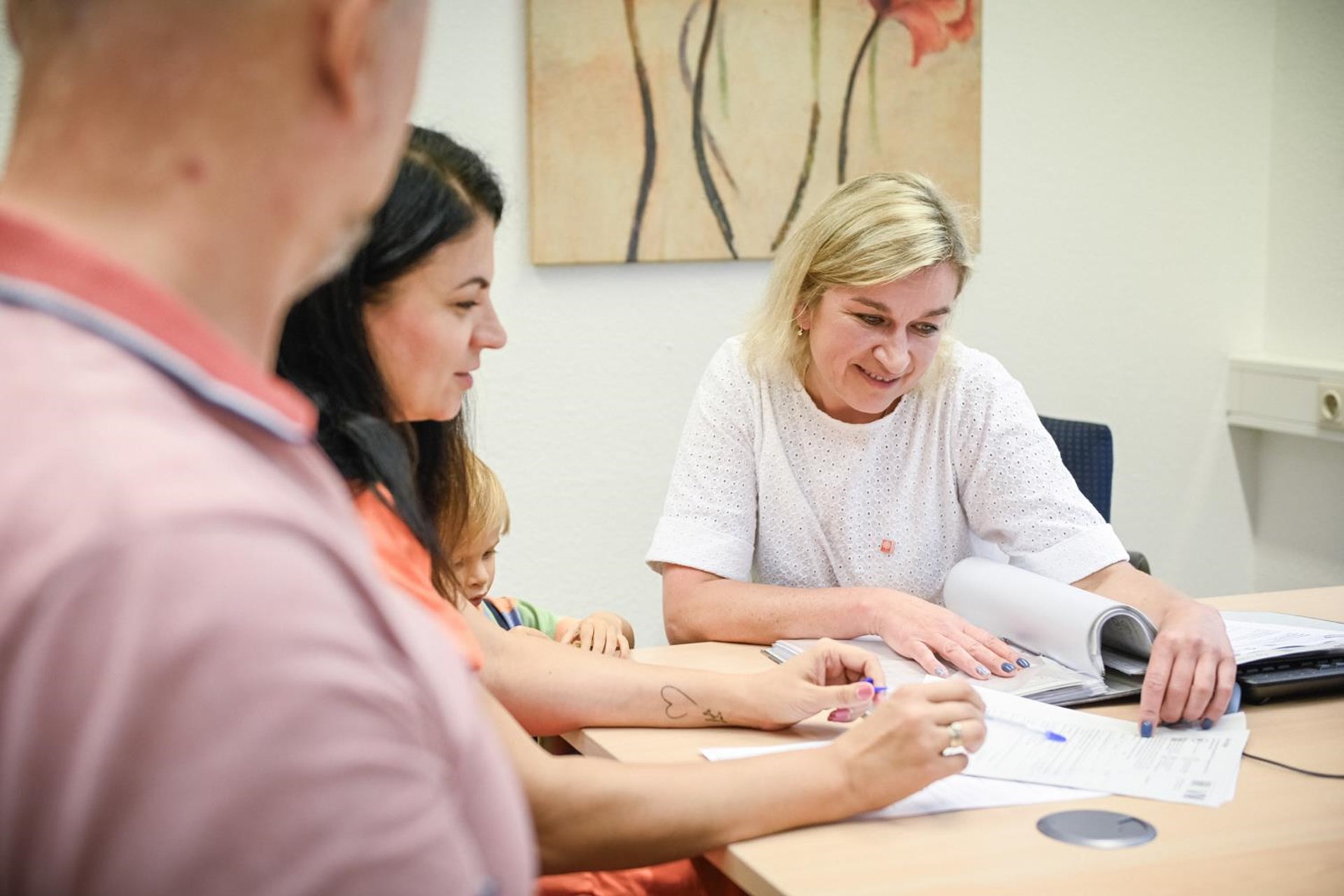 Caritas Mietarbeiterin in der Beratungssituation