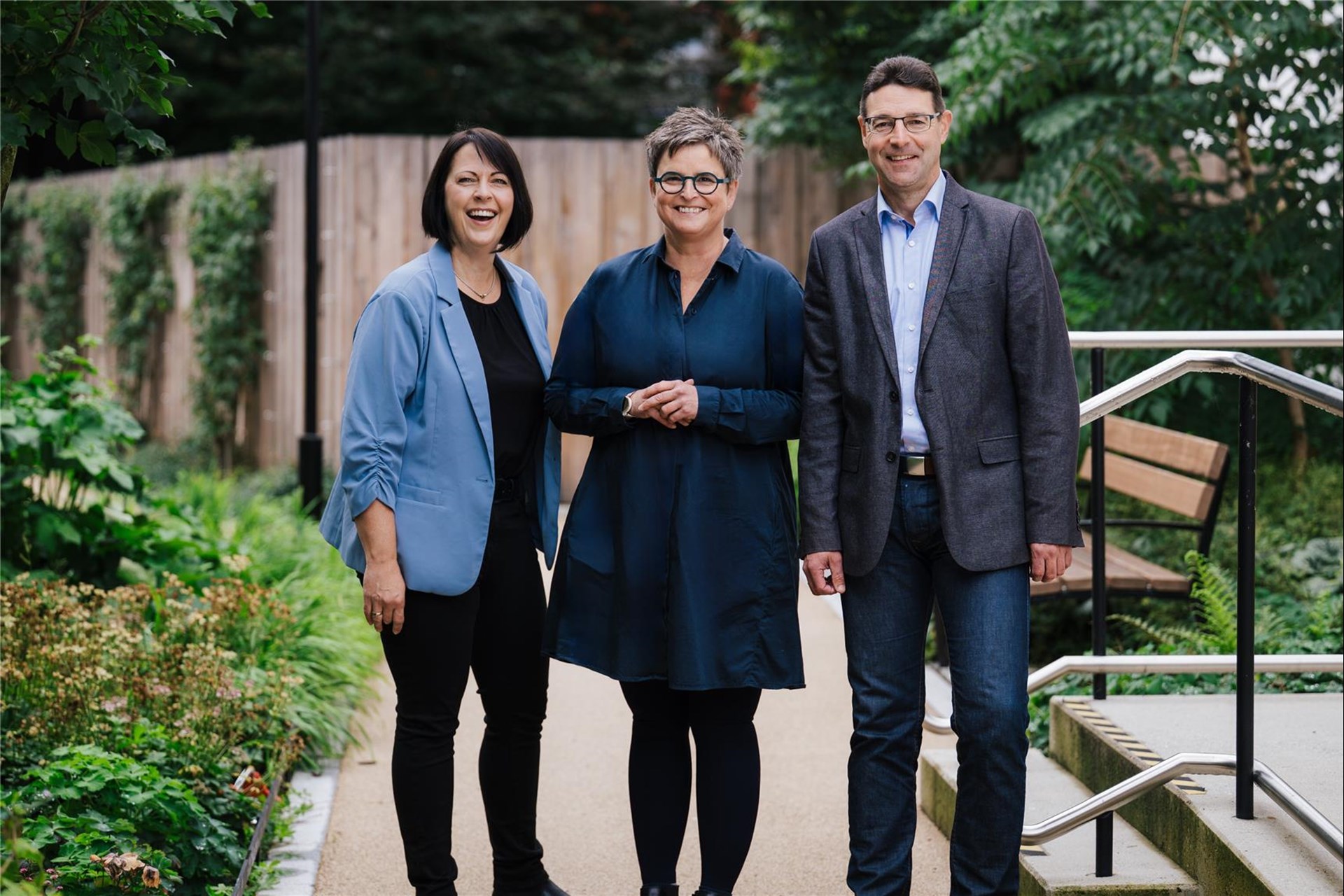 Gruppenbild des neuen Caritas-Vorstands mit Michaela Seeger, Bärbel Sackmann und Andreas Pfeifer 