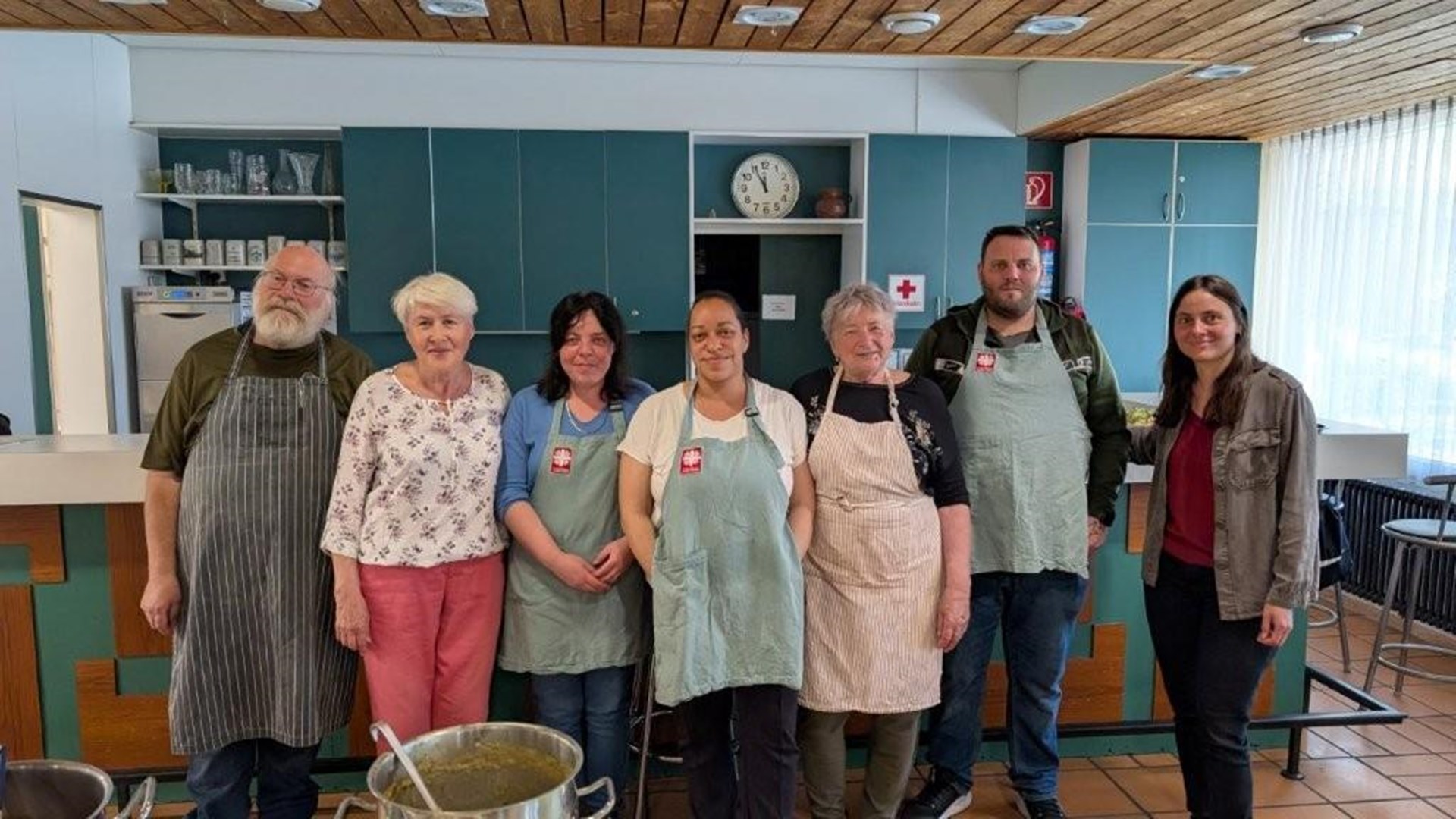 Das Team des Mittagstischs beim Wiedereinzug in das Koplinghaus am 30. April 2025.